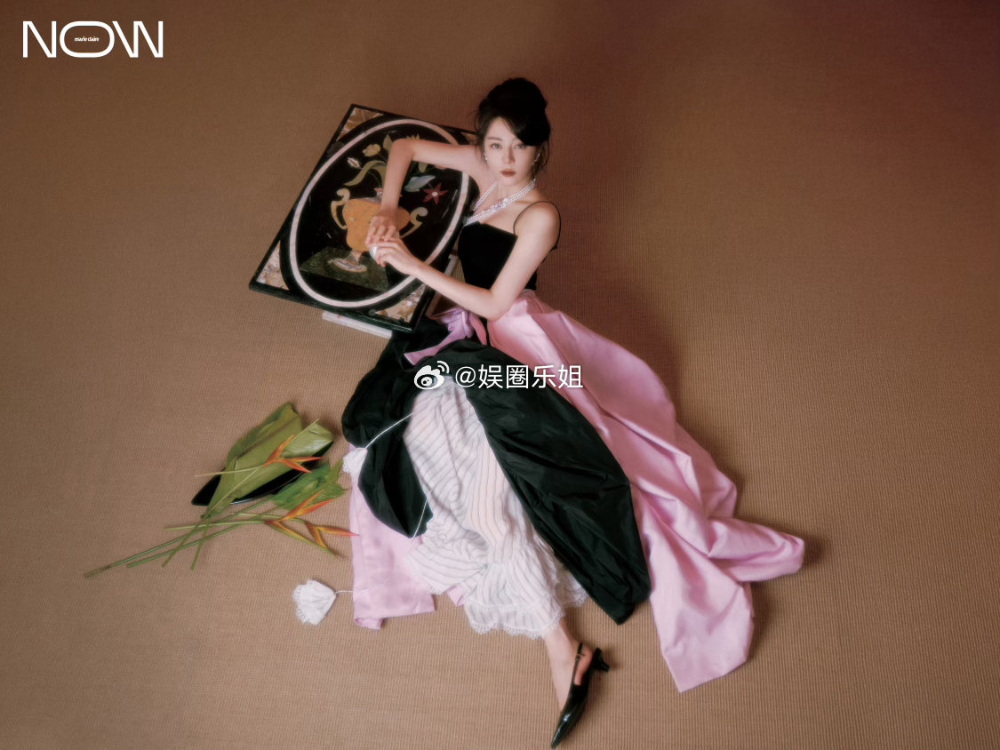 迪丽热巴MarieClaireNOW封面🦋与角色同行，光芒自璀璨。迪丽热巴 携