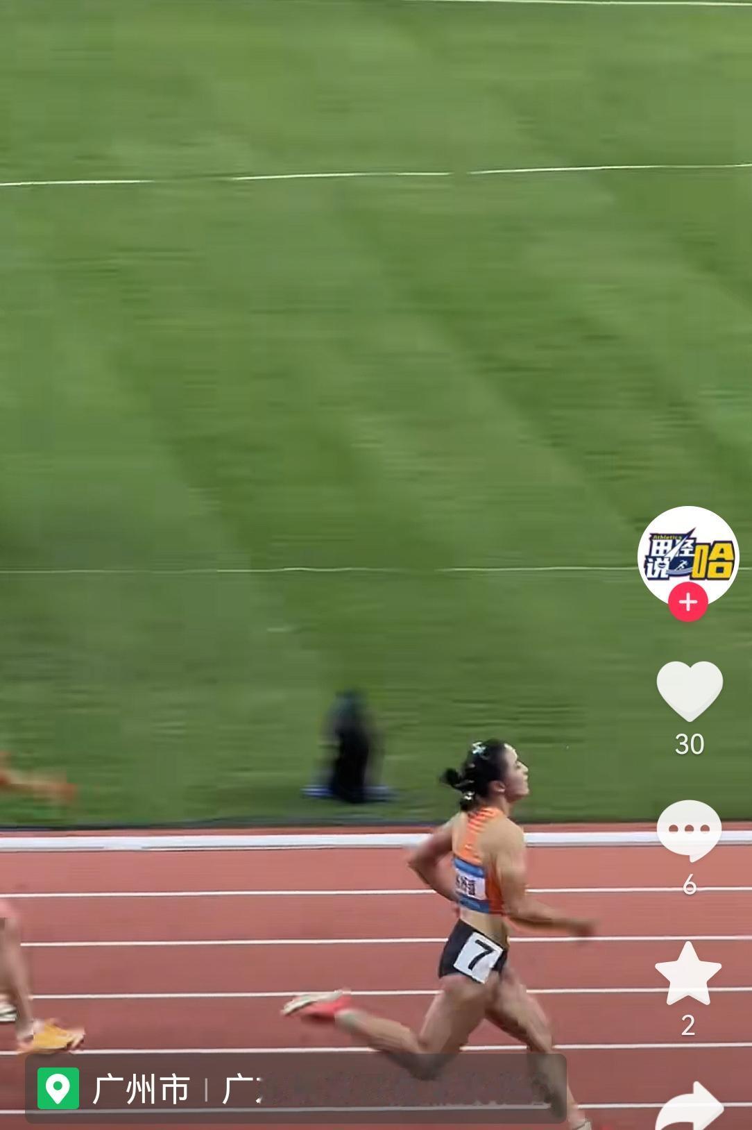 小孩姐陈妤颉100米运气好到爆棚，
最大竞争对手梁小静摔倒退赛，
第二大竞争对手