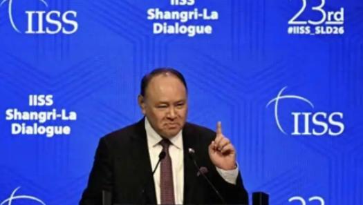 地震来袭陷入绝境才知悔！菲防长当众口出恶言抹黑邻国，如今举国缺物资缺救援，放眼全
