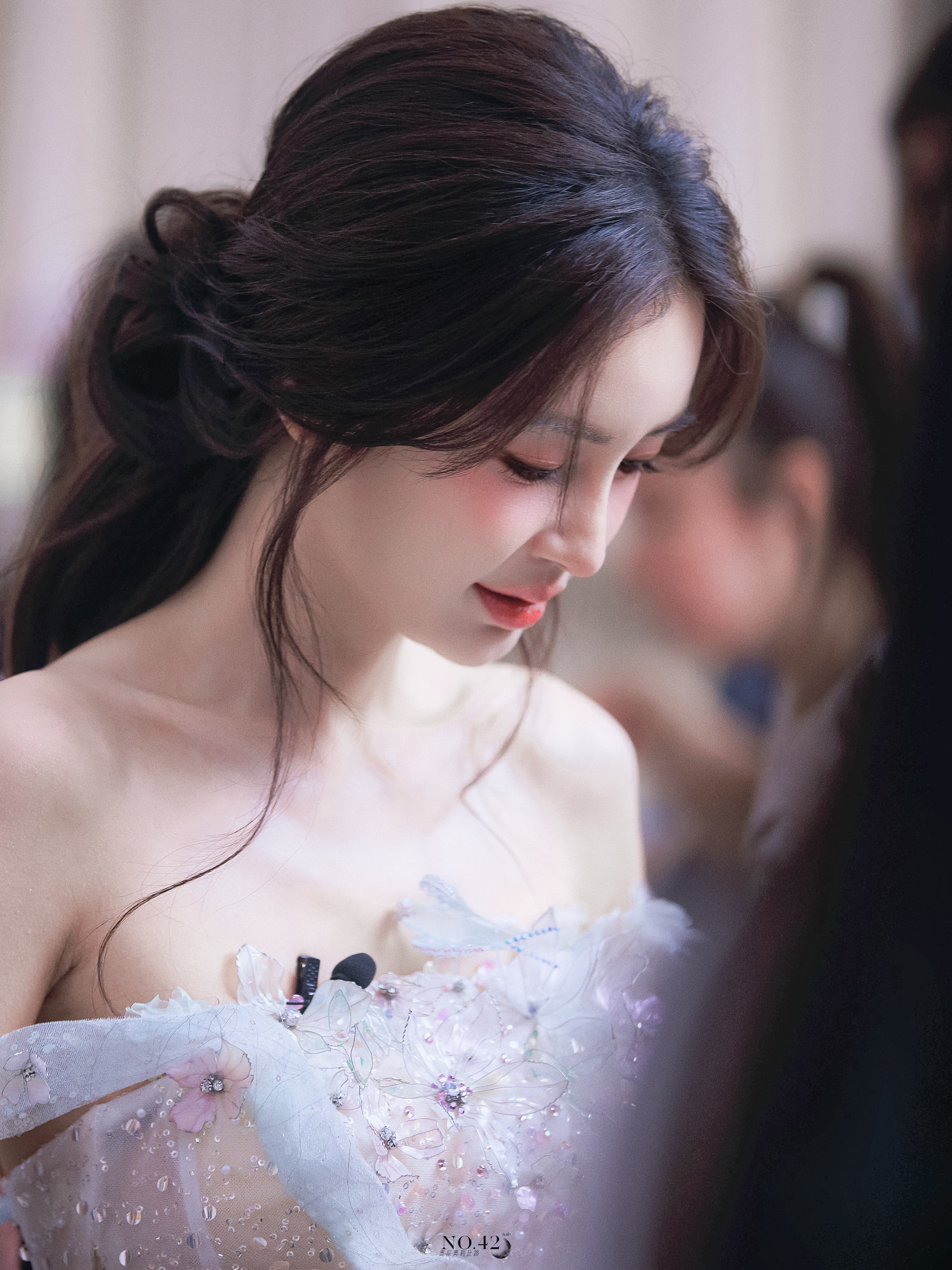 Angelababy天鹅塑Angelababy这次的天鹅塑造型好美，不是靠滤镜堆