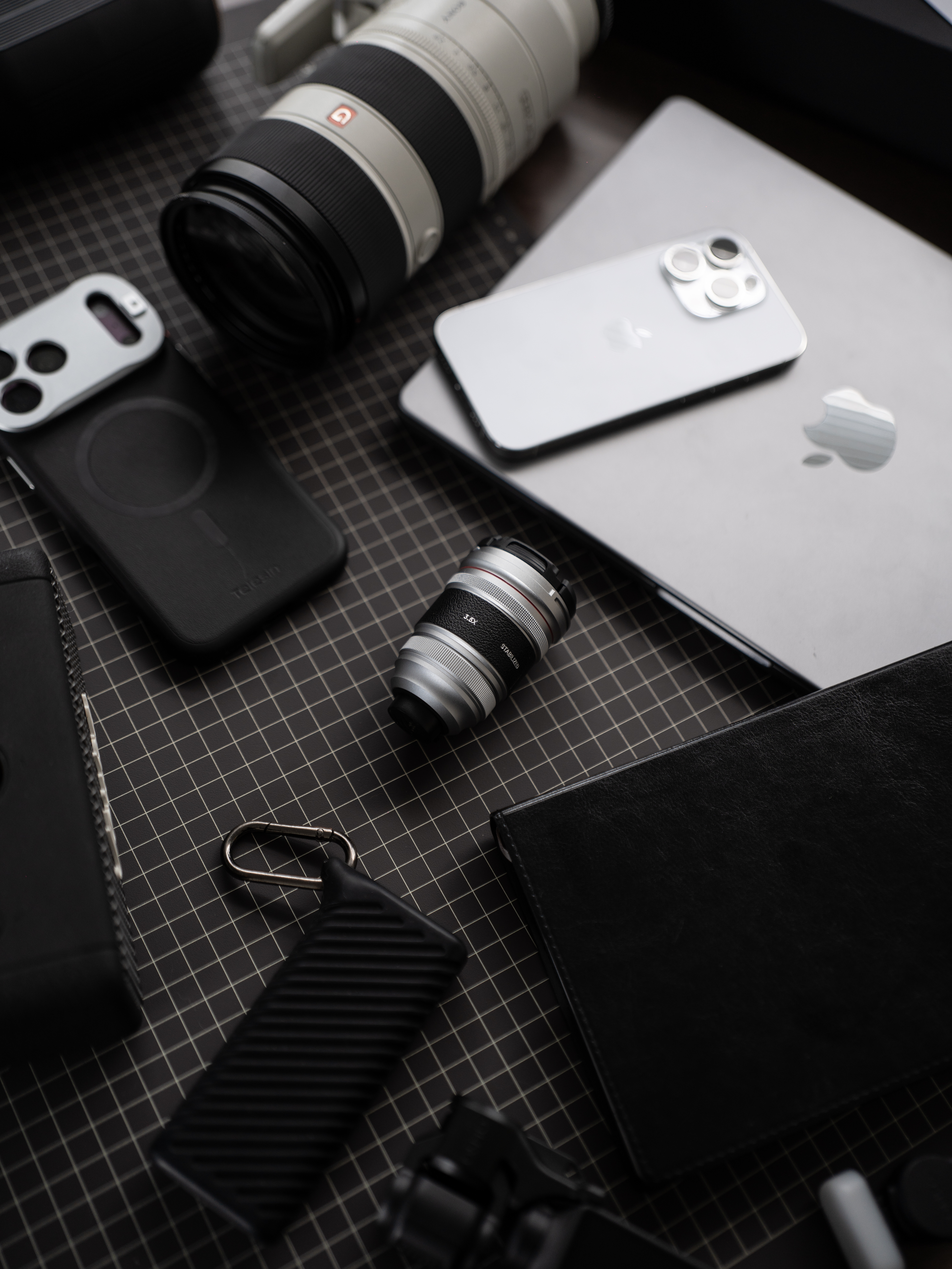 苹果 IPAA 金奖博主在微博上展示了iPhone18Pro 系列的外接摄像头。