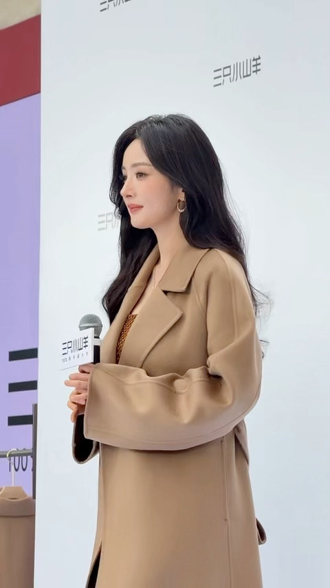 omg[捂嘴哭]谁家韩剧女主走来了…隔着屏幕都能闻到香气[拜托]杨幂美拉徳秋日大