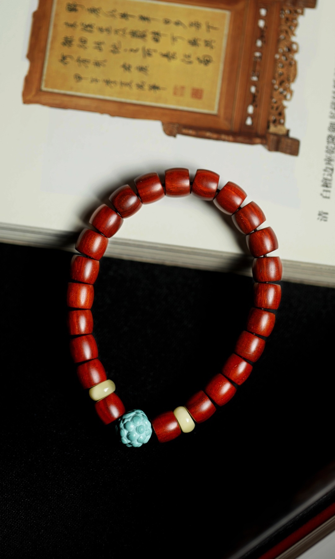 紫檀 原创【亭雨】7x8mm选料讲究，做工精细，颗颗红润饱满，彰显华美；腕间随身