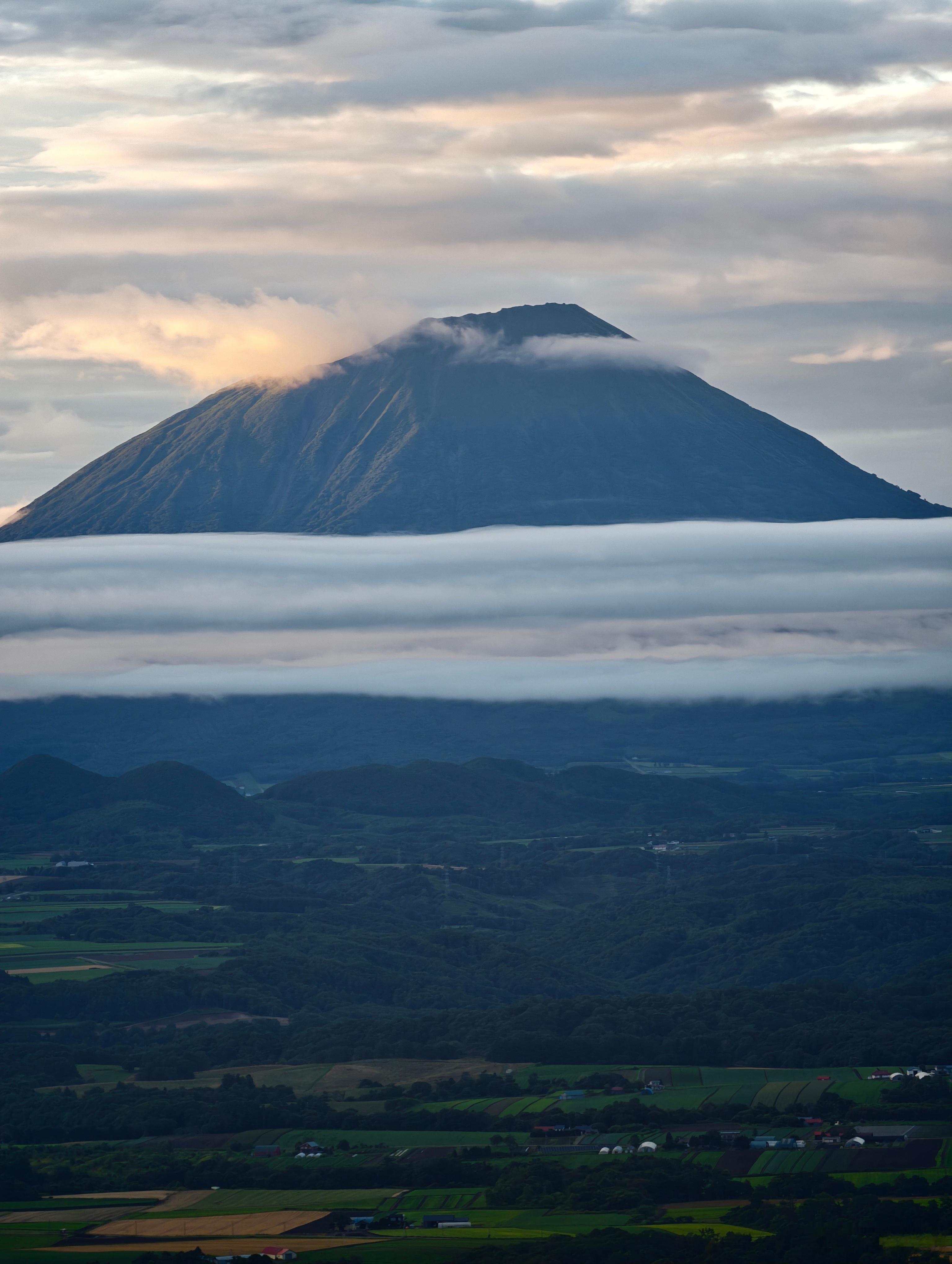 游戏里的羊蹄山 vs 今天的羊蹄山。羊蹄山之魂 日本·北海道洞爺