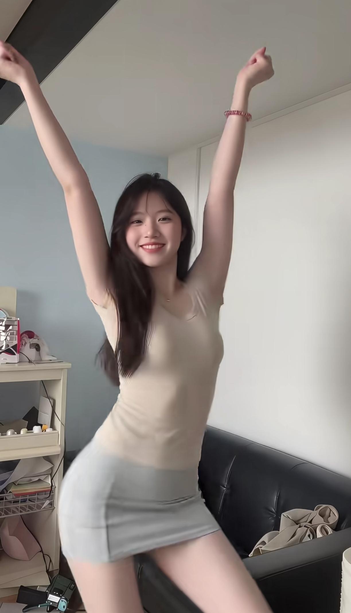 青春活力的美少女。