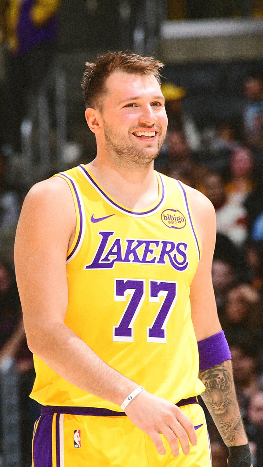 东契奇两战砍100分东契奇杀疯了！背靠背两战狂轰100分，真实命中率高达72%，