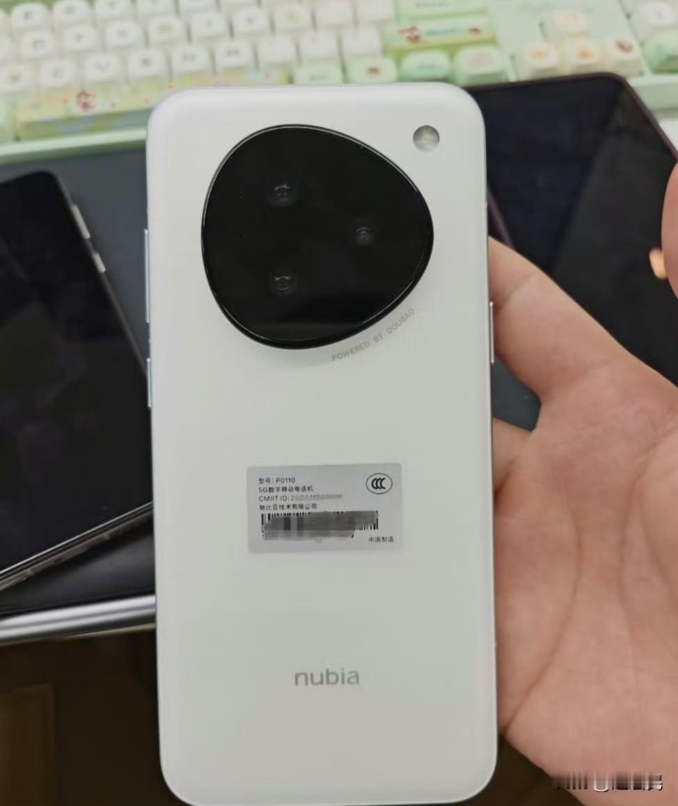 “豆包助手”手机的推出，让各大手机厂商陷入了新一轮技术迭代竞争中。

豆包手机的