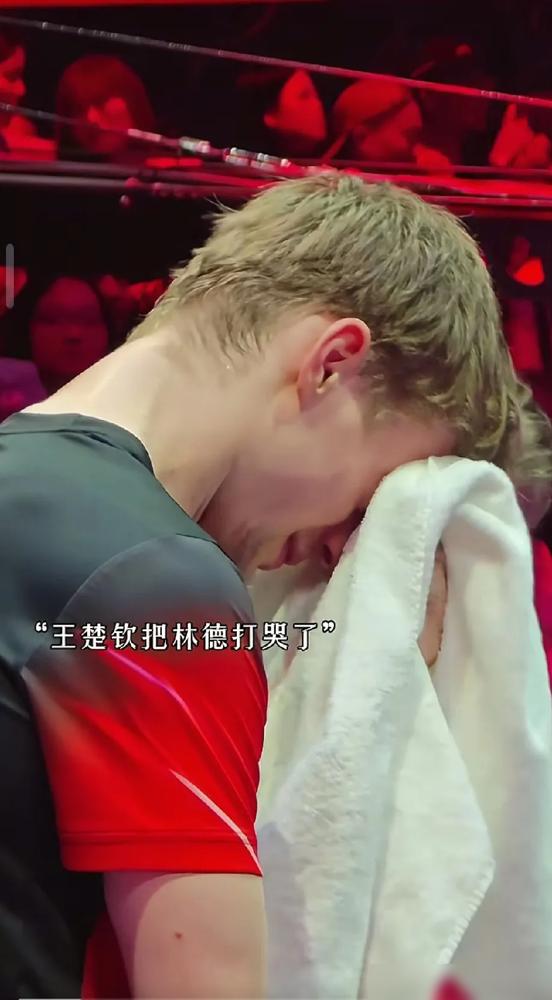 丹麦林德在场上7-2领先，教练一声暂停，直接把自己亲手葬送，王楚钦乐开了花！
 