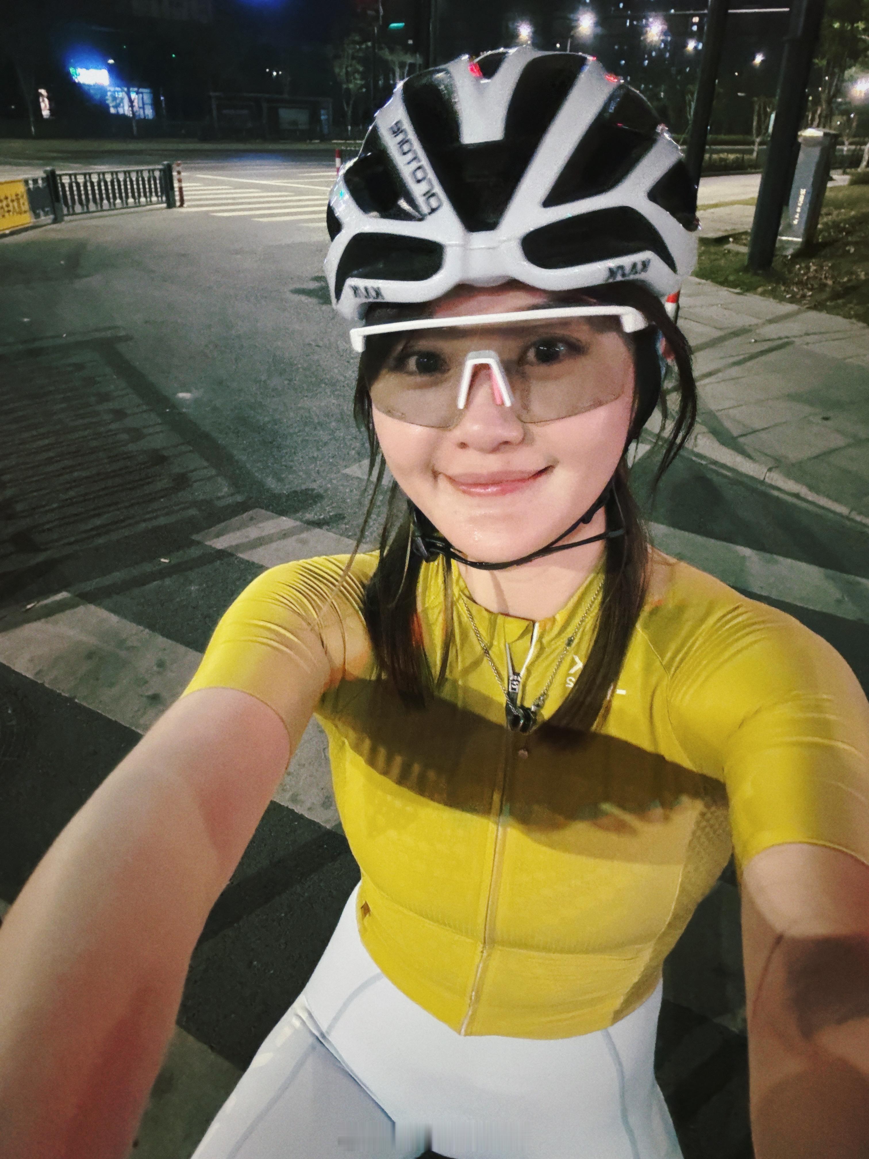 你先跟她聊吧 我要去骑车了  ​​​