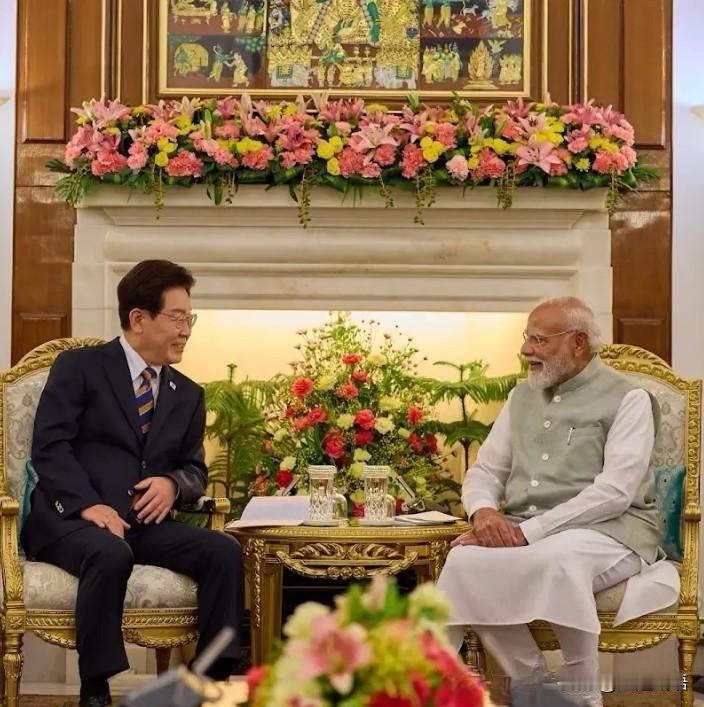 技术供应链联手 ，防务也搞小演习。但顺差大、互信浅 ，各有算盘难交心，边热络边算