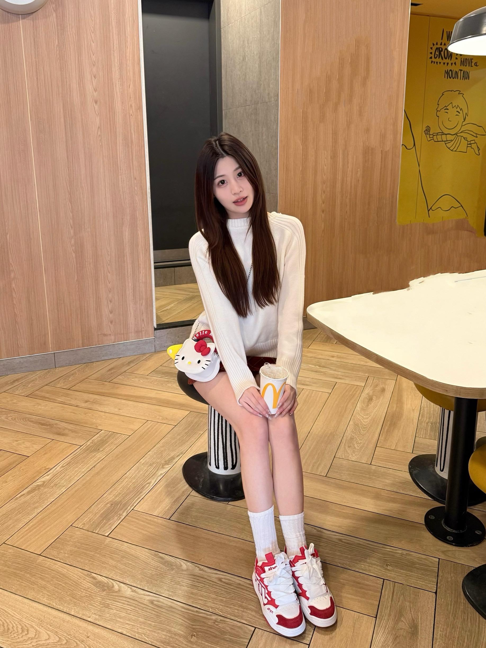 听好多遍 小情歌都没得我们甜。