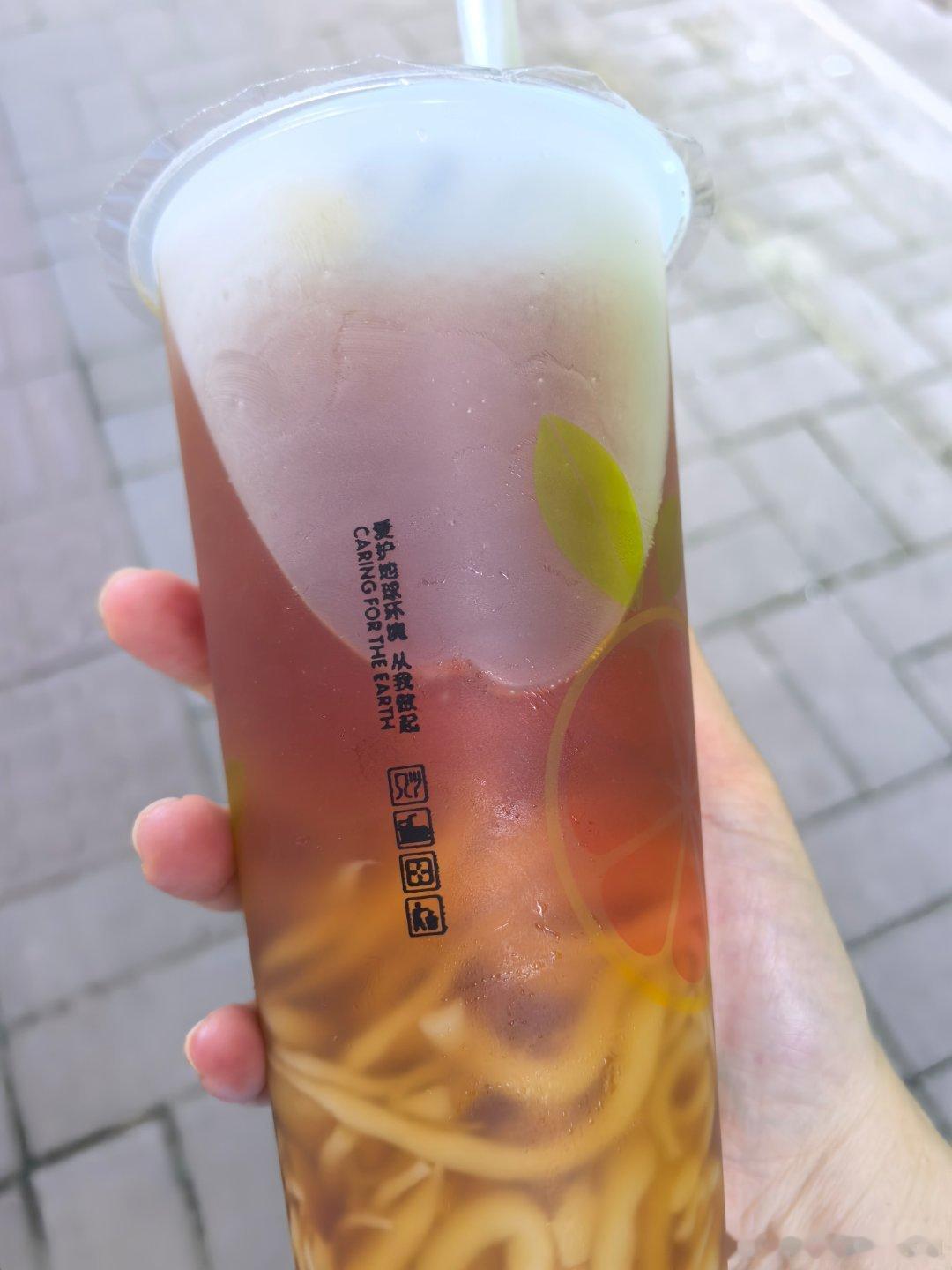 前几天还在吐槽重庆今年雨水多这不高温不就来了吗？下午来了一杯冰咖啡，好了，这一下