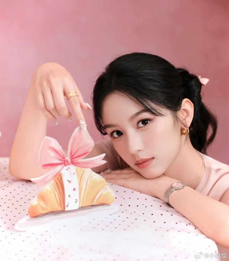 周也粉雾芭蕾柔光妆周也粉雾芭蕾柔光妆好美！周也化的粉雾芭蕾柔光妆