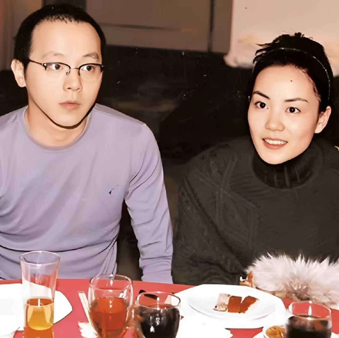 窦唯与王菲才是绝配
两人都是不适合居家过日子的人
永远都在云端飘着，
他们离婚后