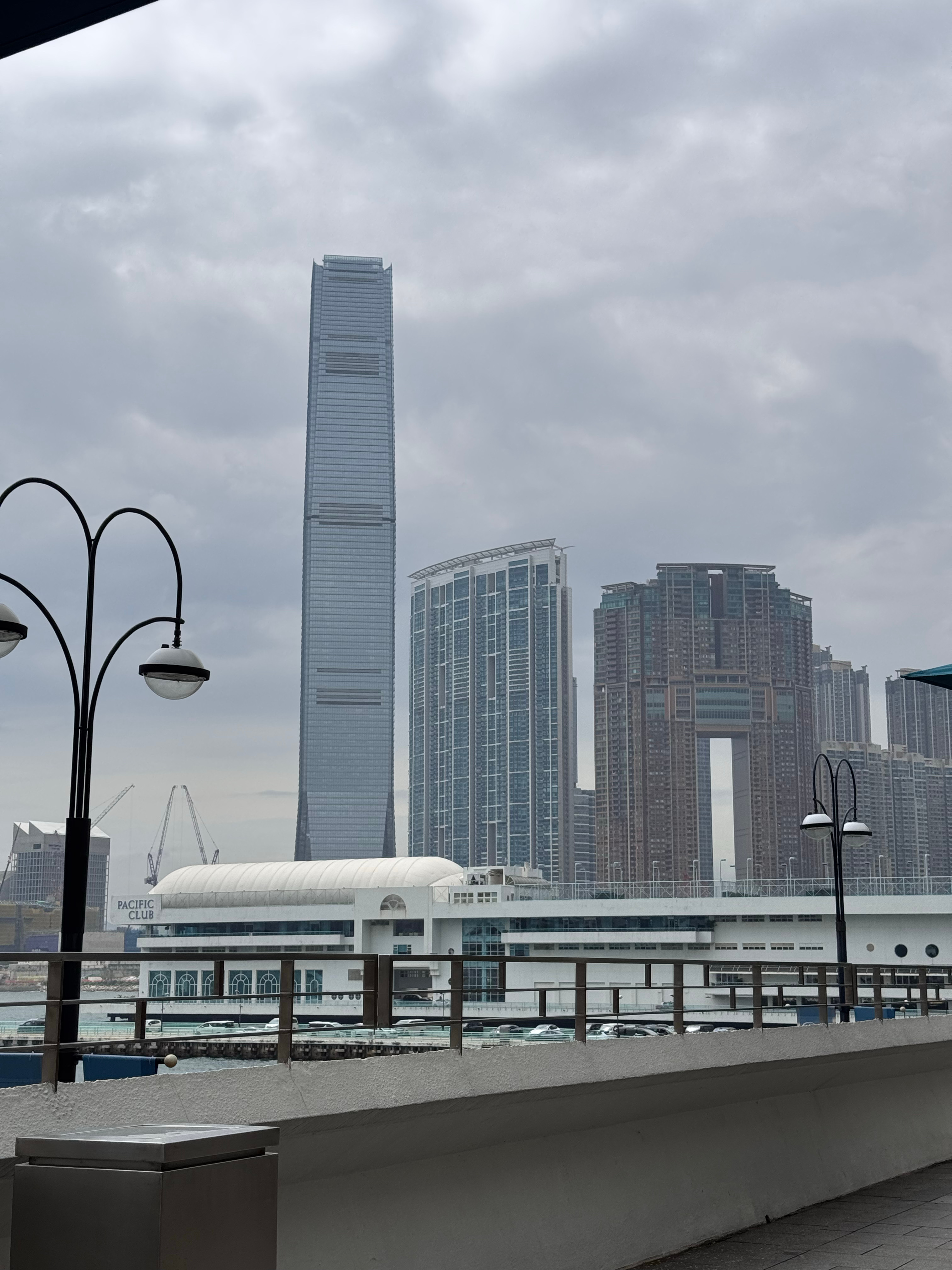香港这天气闷热至极[生病] ​​​