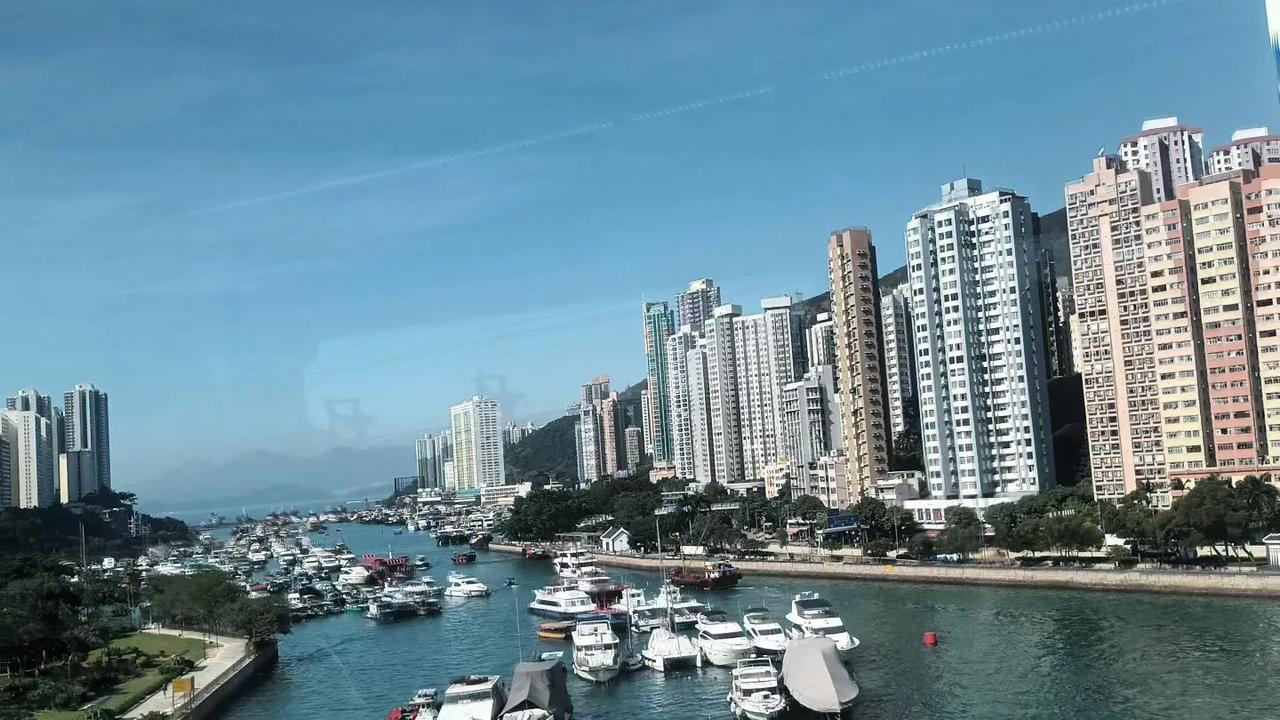 「今日说」
​建高楼有利有弊，利解决人多地缺问题，弊住高层建筑必有火灾逃生的隐患