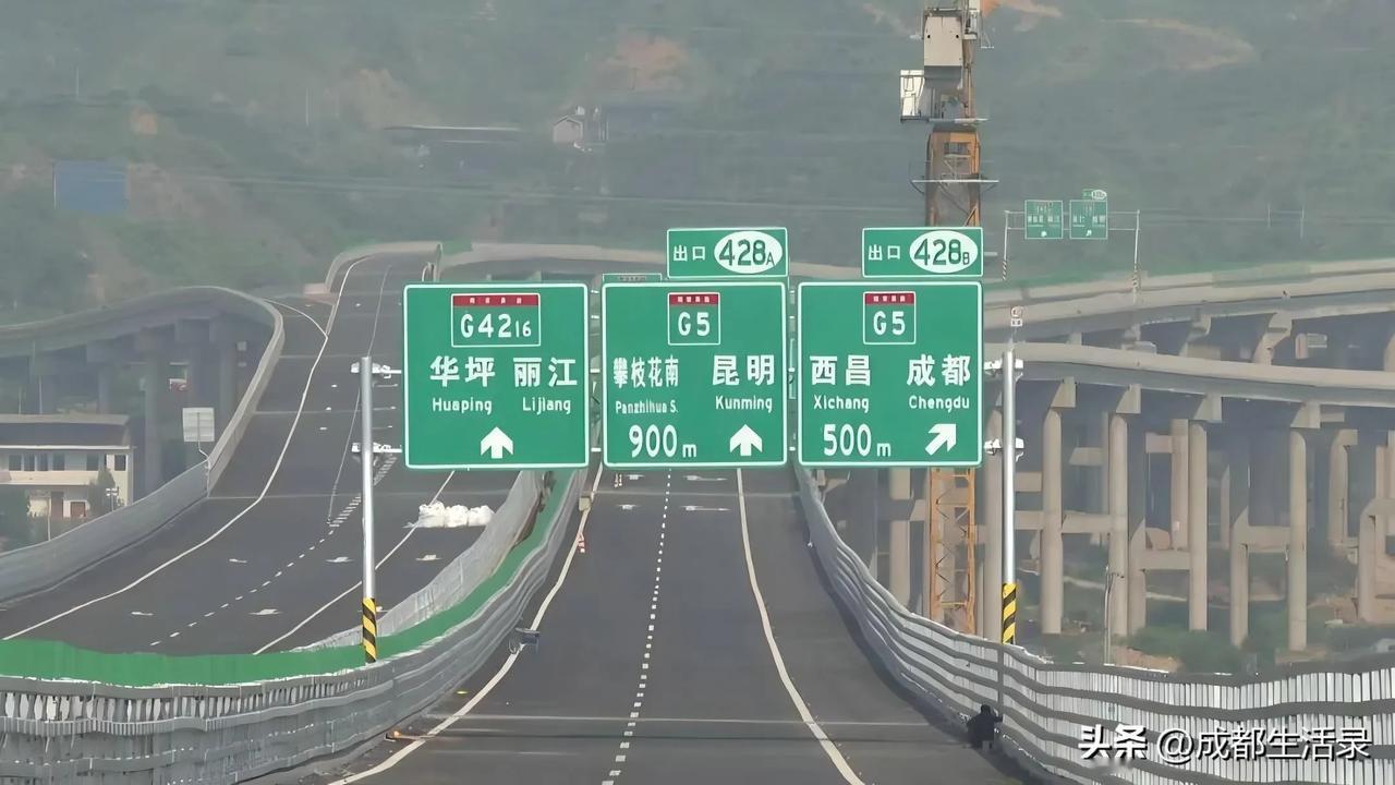 华丽高速明天通车，攀枝花至丽江全高速2小时可达。攀枝花、大理、丽江，是从成都出发