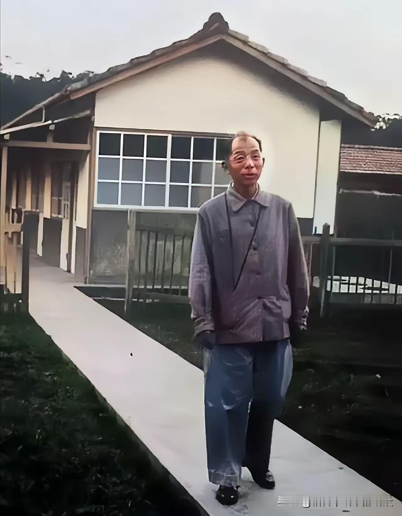 这就是张学良的真实模样，大家看看！这可不是演员扮演，实实在在是他本人，面容清晰可