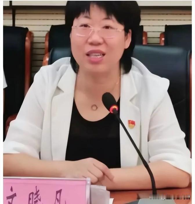 最近网上流传着叶县果园被拆除的视频，引发广泛关注。面对舆论压力，县委书记回应称并
