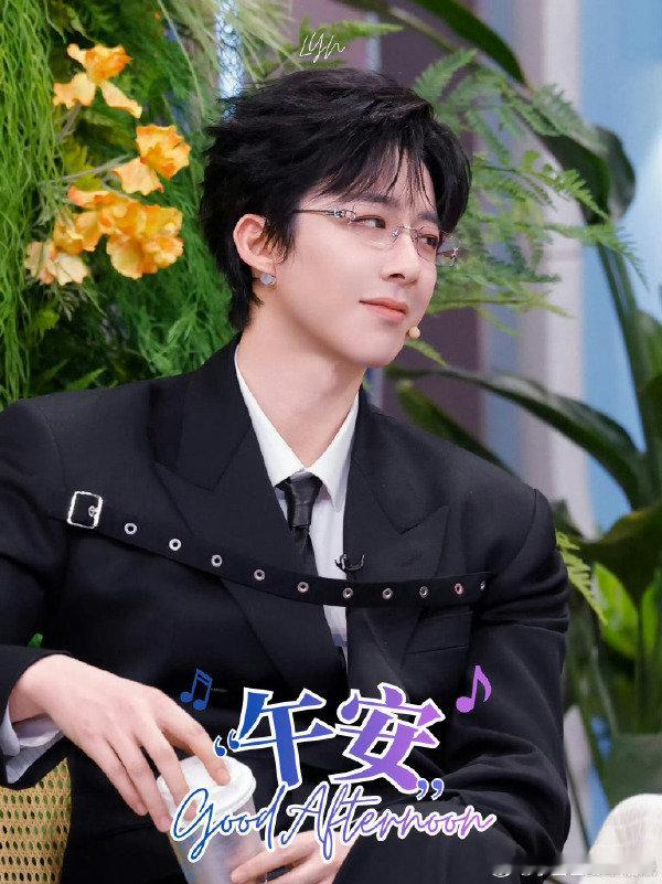 刘宇宁海报群像图上在哪都行娱乐圈好多人都在意海报站位，刘宇宁倒好，在哪都行，这种