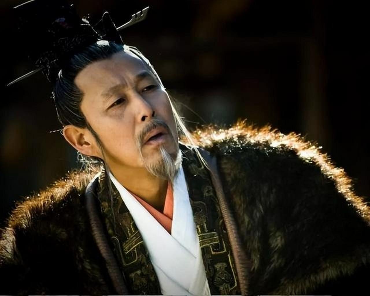 西汉的兵力短缺，刘邦只用了一个办法，人口蹭蹭地往上涨！
 
刘邦击败项羽登上帝位