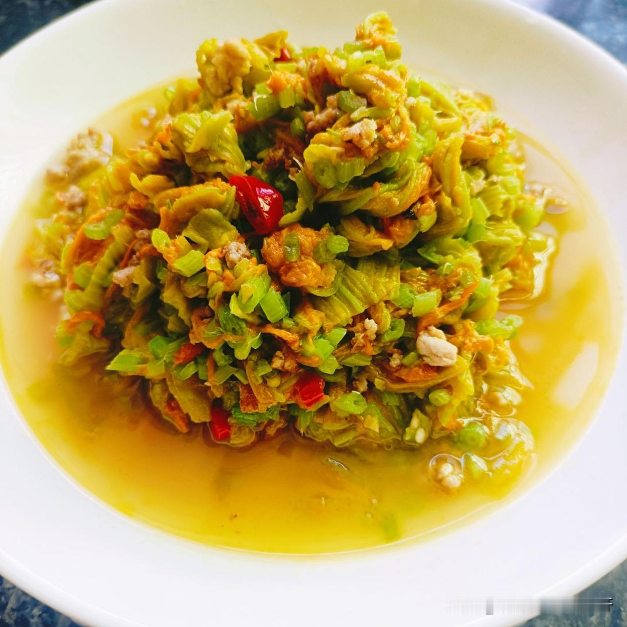 一定要和漂亮的人吃一餐漂亮饭。

做饭漂亮的人一定是懂生活的人，她的世界一定是五