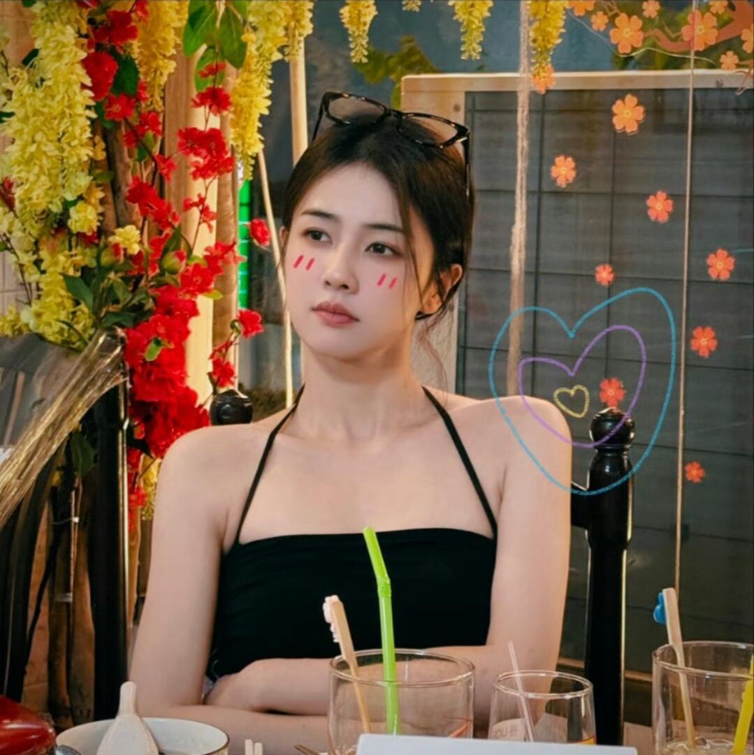 白鹿路人视角下像个洋娃娃路人拍白鹿好清晰的美貌 见过太多精修图里的“完美”，反而