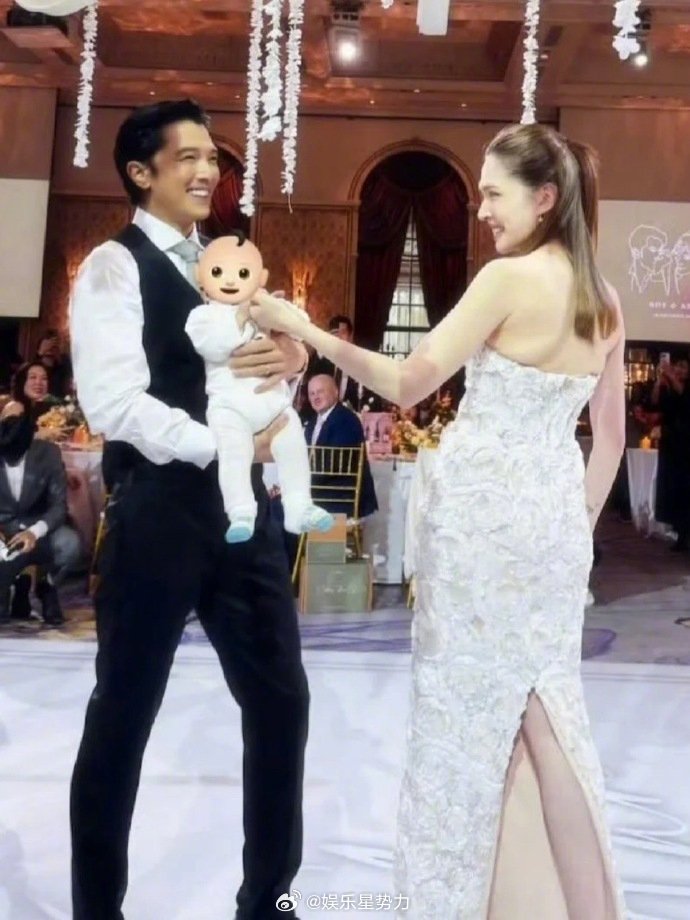 许玮甯说从小就收到过很多情书 从小收情书收到外公亲自“蹲点”接放学，如今当了妈又