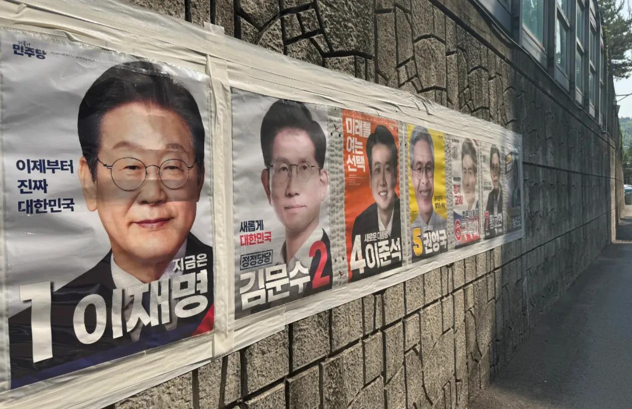 韩国第21届总统大选6月3日20时投票结束，出口民调显示李在明以58%的得票率遥
