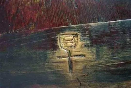 朋友圈那些卖假冒伪劣产品的微商，每天都是“早”，“早上好”，“晚安”，时不时来个