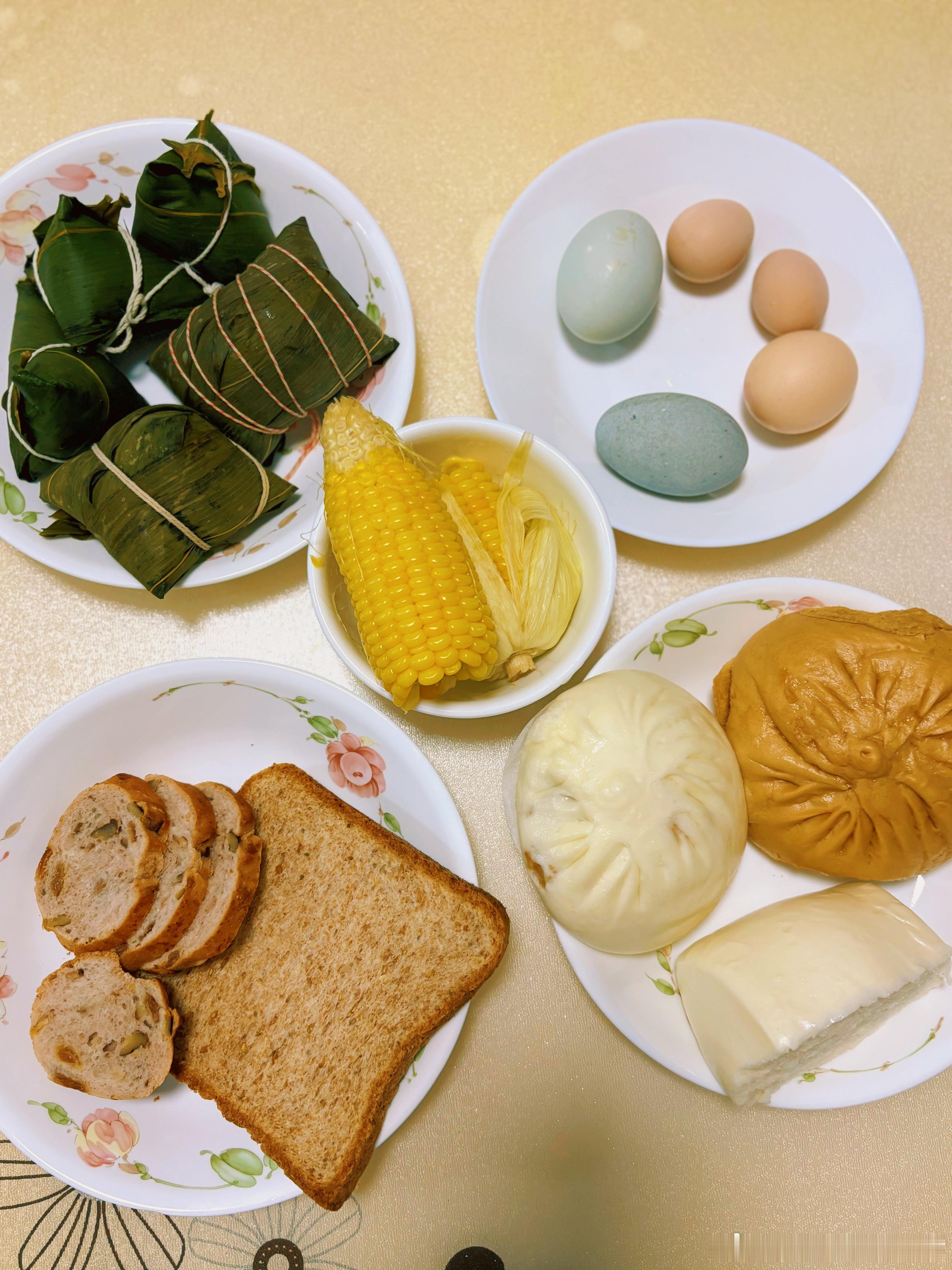 今年端午60年一遇     端午节，早上把三种粽子都煮了，一种是糯米绿豆蛋黄的，