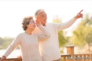 人到晚年，别活成子女的“负担”，做好这几点，余生自有体面
 
晚年的体面，从不是