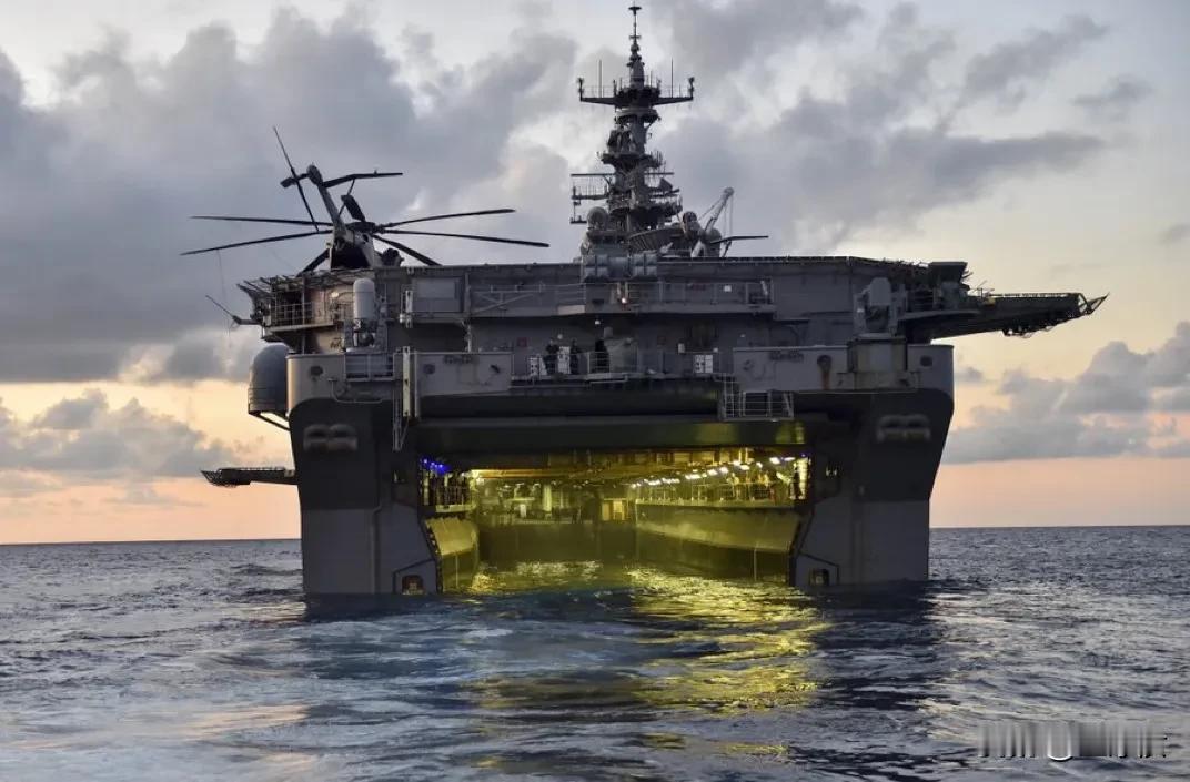 特朗普刚对FOX表示，马杜罗夫妇被直升机转移到“硫磺岛号”（USS Iwo Ji