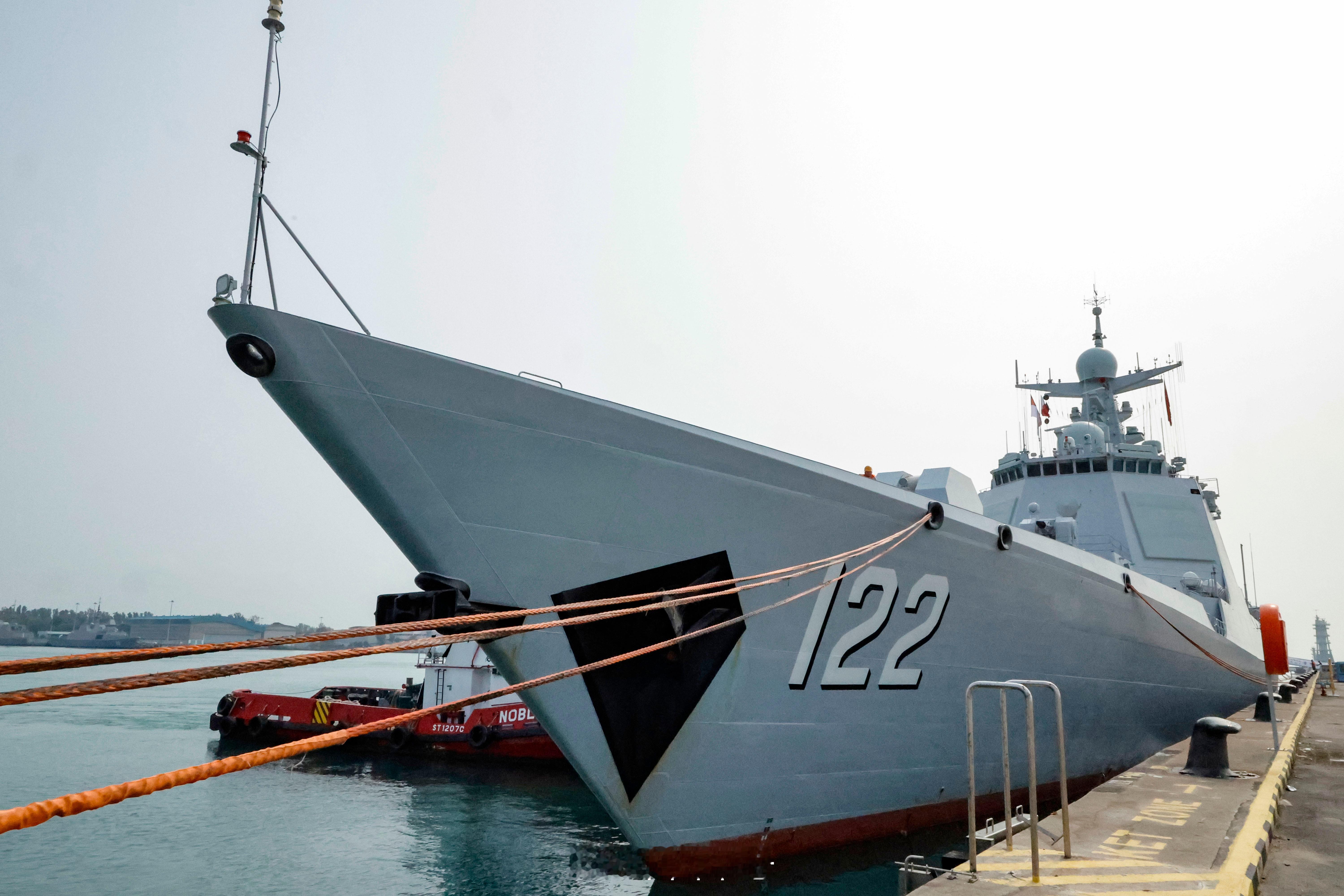 【海军第48批护航编队技术停靠新加坡樟宜港】中国军号新加坡10月2日电 杜江帆、