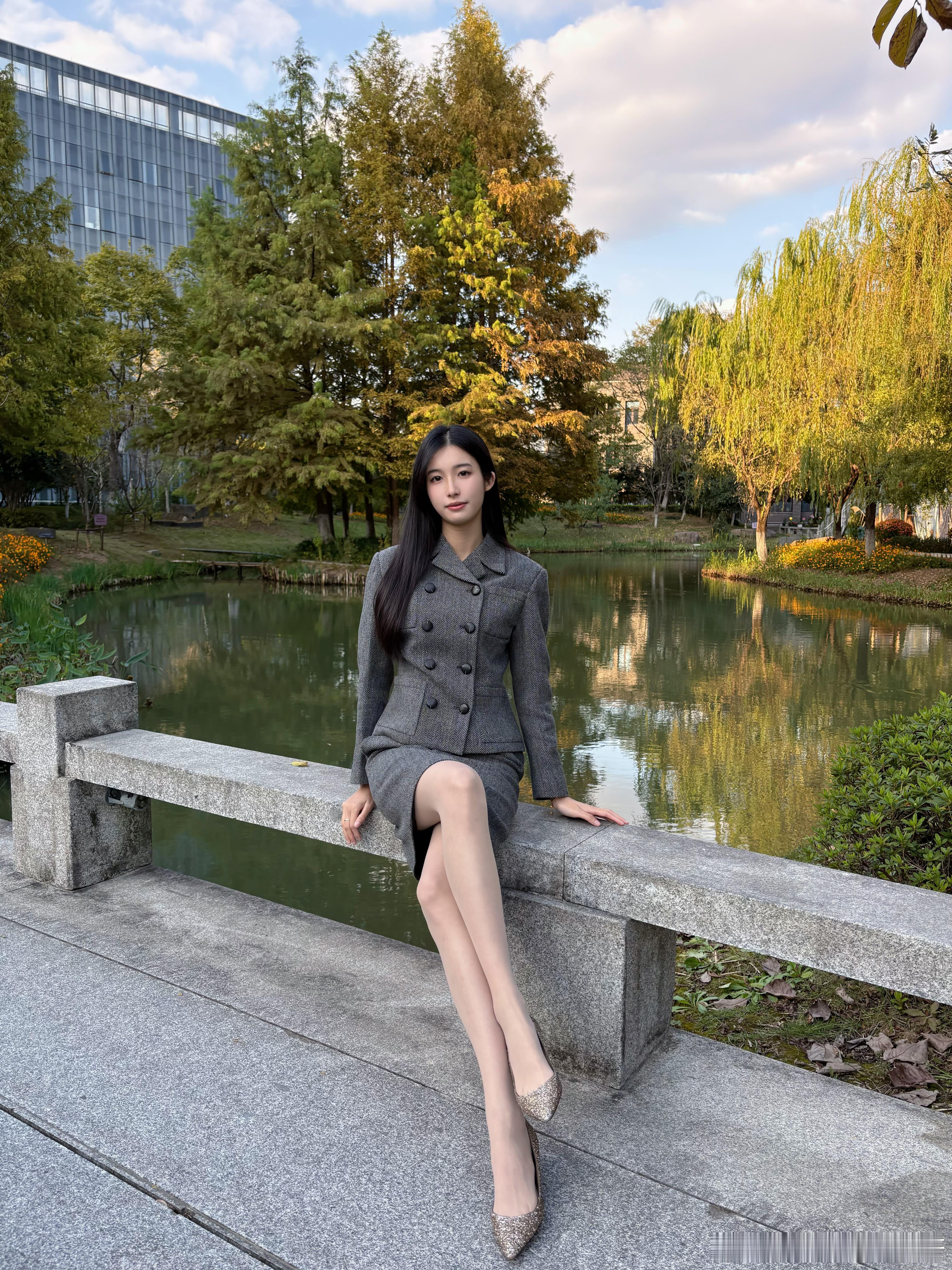 超薄丝袜配亮片高跟，少女的情怀～ 