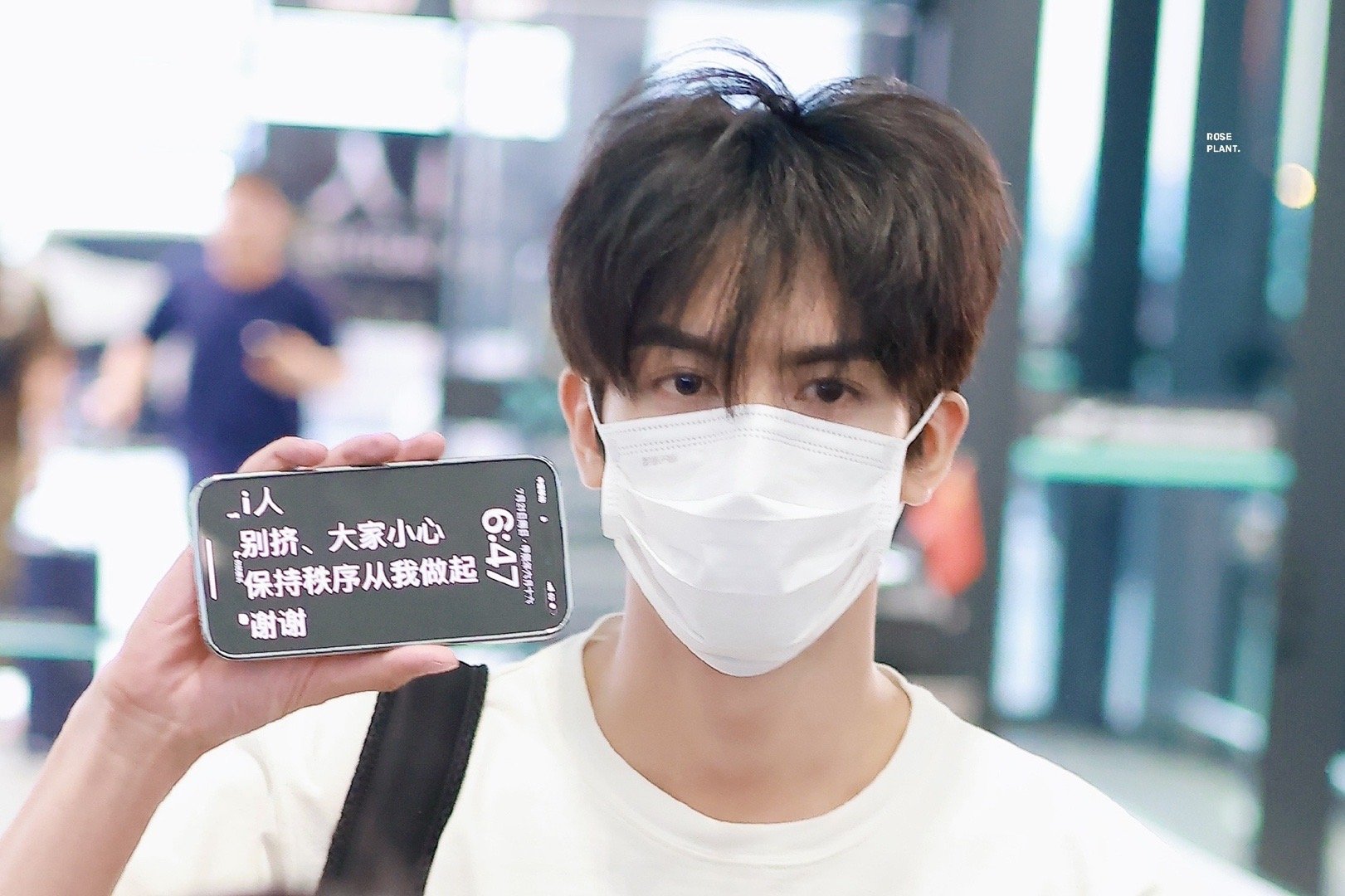 #宋威龙把i人具像化了#宋威龙怎么这么可爱：i人，别挤，保持秩序从我做起[哈哈]