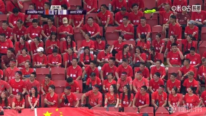 9月17日，盐城东台鹿战队球迷远征上海亚冠赛场，力挺上海海港队迎战日本神户胜利船
