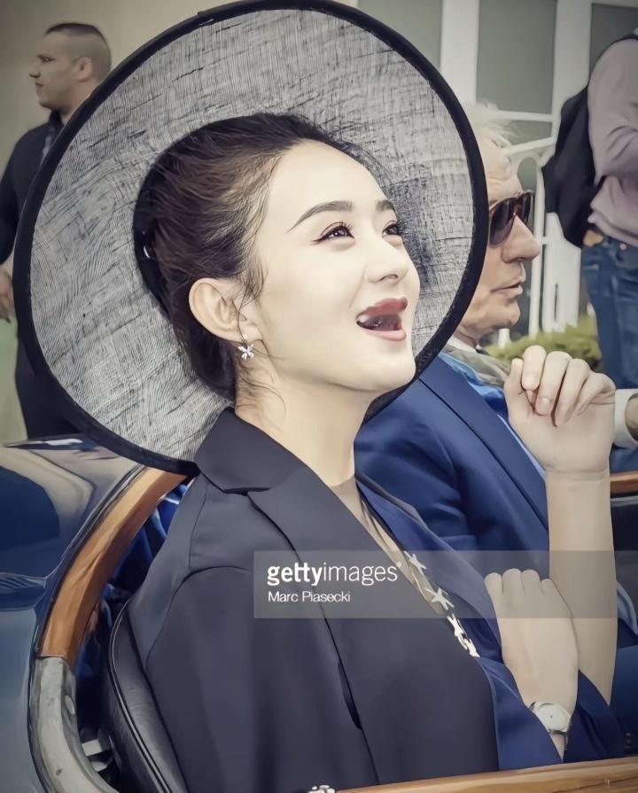 能不能告嘿 我姐姐澄清多少次了 还在造💊 
拿我姐压热度的sl 别足曾顶流明星