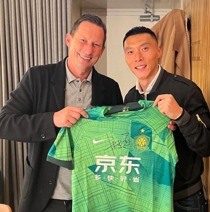 #北京国安#已经抵达葡萄牙，将开启为期四周的冬训。国安队长于大宝趁此机会去了老东