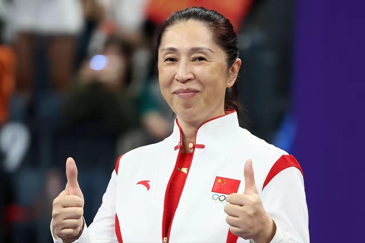 郑薇表扬中国女篮！

在世界杯D组的关键比赛中，中国女篮71-51大胜意大利女篮