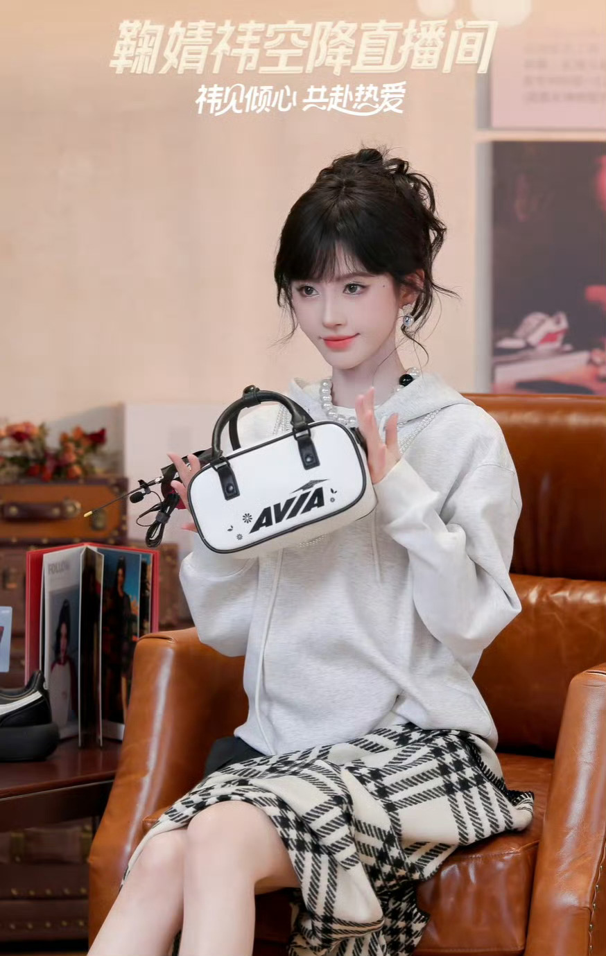 鞠婧祎今天品牌直播造型，很萌呀！！！鞠婧祎直播 ​​​