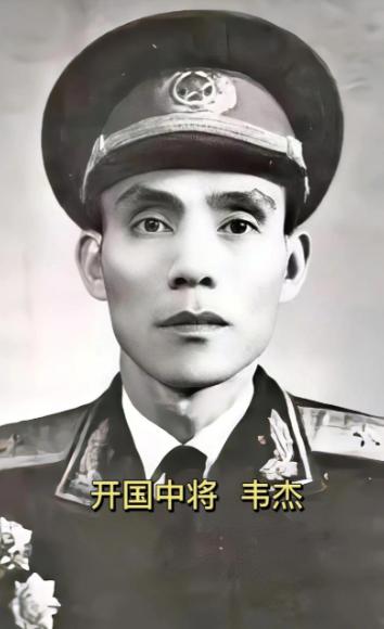 1963年，开国中将韦杰回到家乡调研，县委领导为他准备了八菜二汤的晚饭，韦杰看了