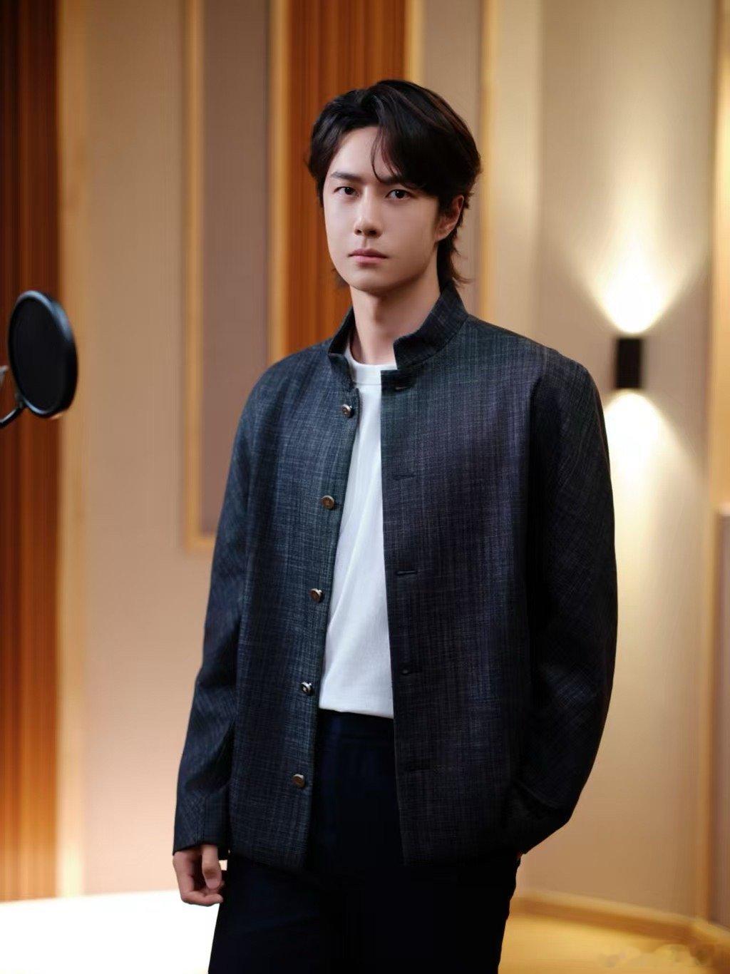 王一博将壮阔的曾经共铭于此刻王一博共铭此刻花絮图掉落王一博共铭此刻花絮图，很帅，