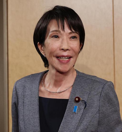 日本慌了！
派F-15战机监视辽宁舰，
是演给民众和美国看的！


日本的动作，