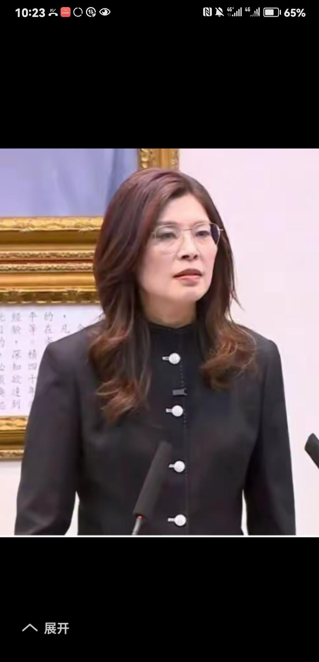 我发现一个趋势，台湾国民党在一片嘈杂声吵闹声中正由偏转正、由弱变强，呈现出脱胎换