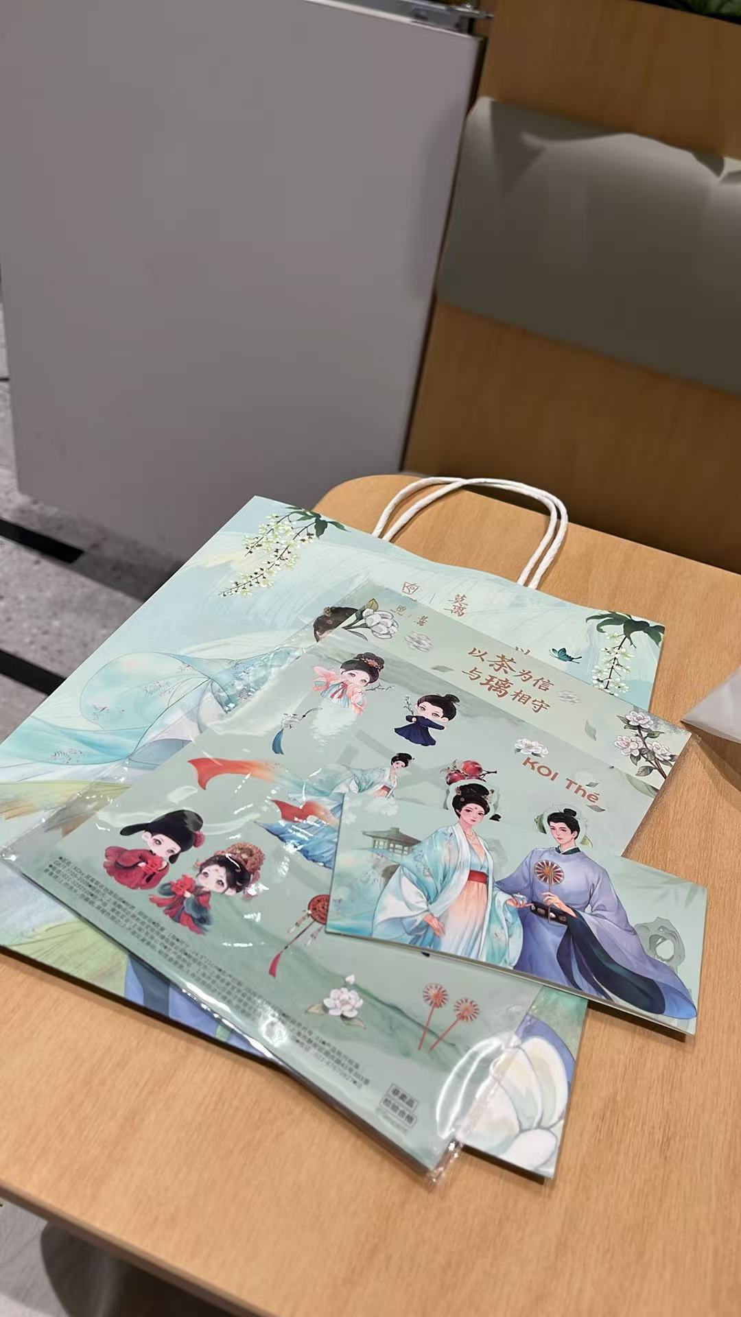 定制杯子有了 联名周边也有了 就差飞我手中KOI可宜全球品牌代言人白鹿