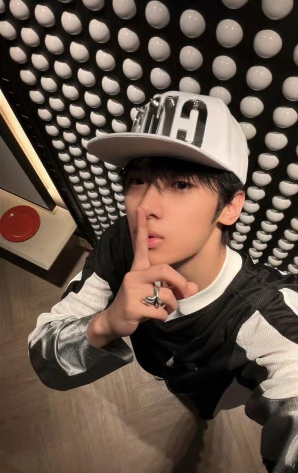 张峻豪到底在嘘什么谁能告诉我张峻豪到底在嘘什么一场直播下来能嘘十几次哥们出神图的