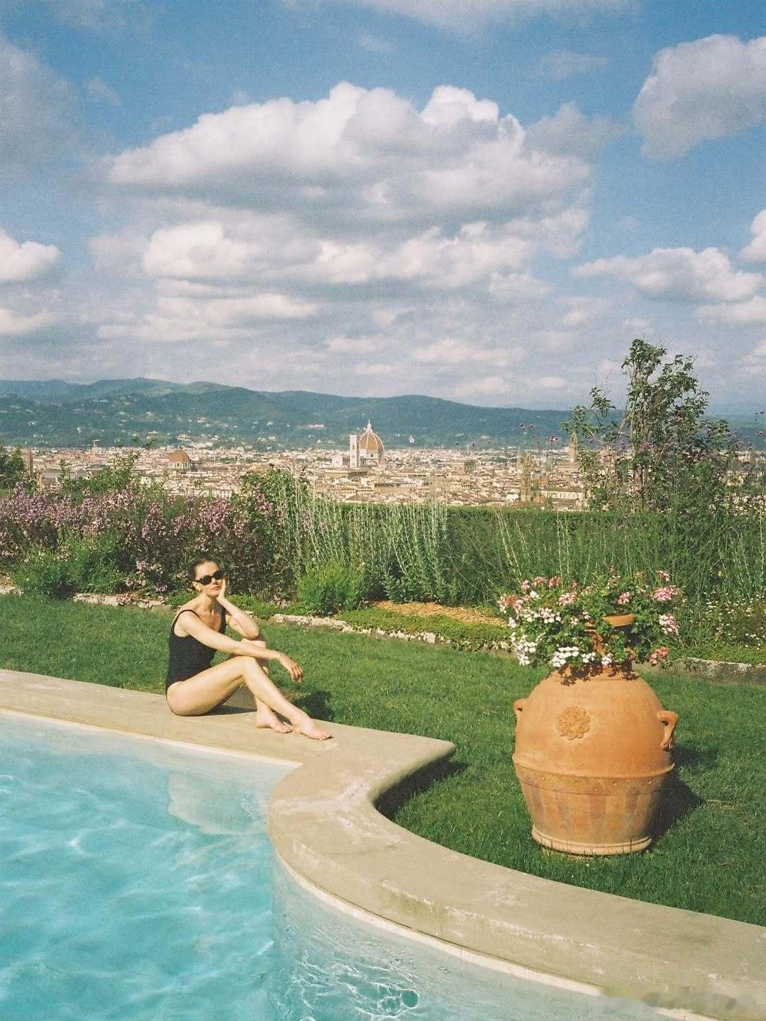 Frida gustavsson弗里达古斯塔夫松发文告别2025，期待新一年达达