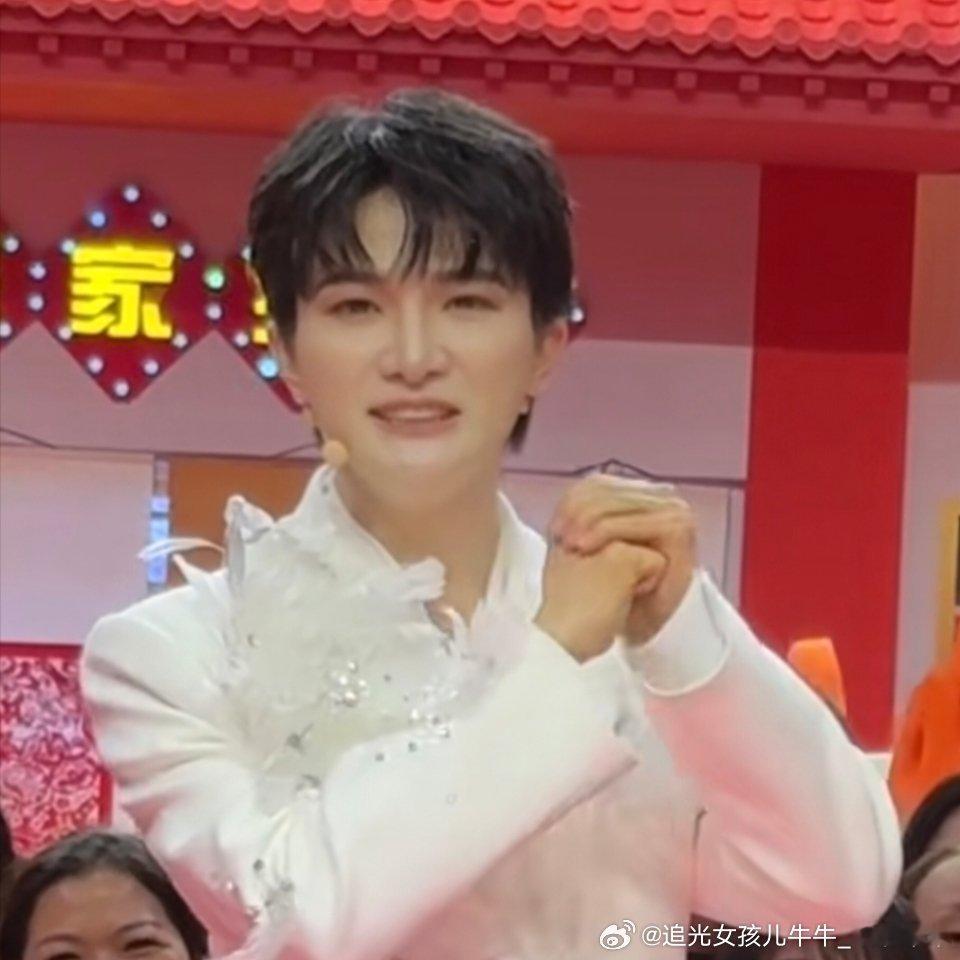 周深 见周医生真的有用19号开始疼的腿，那种站起来不敢走路的疼，一直到昨天上午还