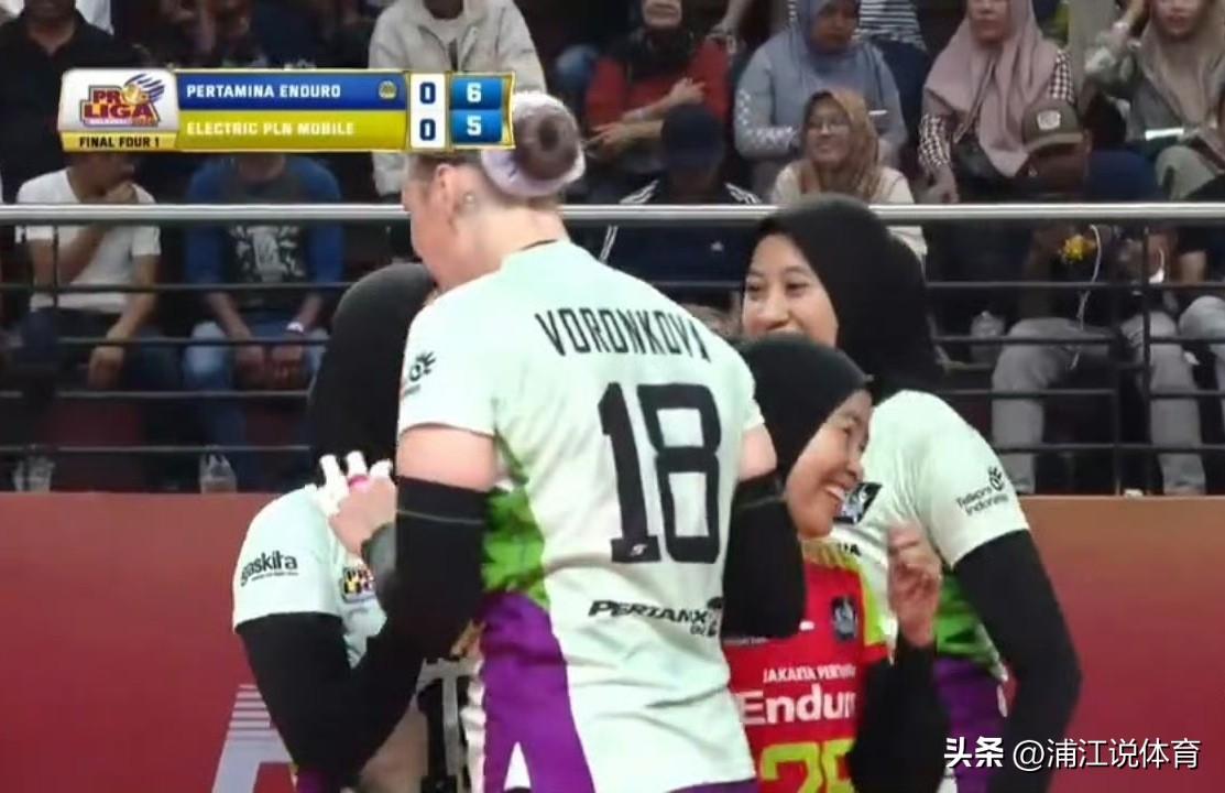 天选打工人！上海女排俄籍外援昨晚排超夺冠后立即“赶飞机”加盟印尼女排联赛，狂砍3